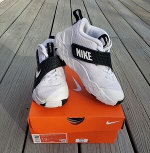 Nike Team Hustle D 12 Little Kids Shoes Size 13